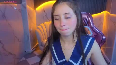 Snapshot of ariana18_b chatting on June 1, 1:02 pm ariana18_b online show from June 1, 1:02 pm