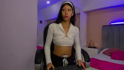 Snapshot of ariana_cri_x chatting on June 20, 12:41 pm ariana_cri_x online show from June 20, 12:41 pm