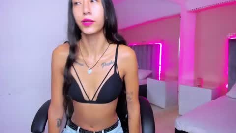 Snapshot of ariana_cri_x chatting on July 10, 1:25 pm ariana_cri_x online show from July 10, 1:25 pm