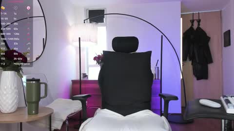 DaniAri - dimension X at night NY time online show from February 6, 2:42 pm