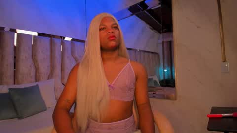 ariana_grande233 online show from February 11, 11:37 am