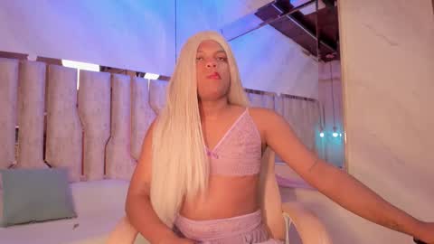 ariana_grande233 online show from February 19, 11:50 am