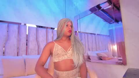 ariana_grande233 online show from April 27, 11:41 am