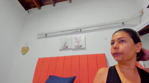 Snapshot of ariana_martins chatting on December 17, 3:01 am ARI online show from December 17, 3:01 am