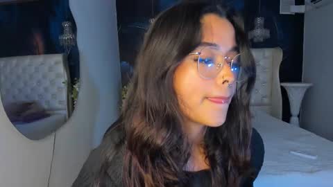 Snapshot of ariana_pierce chatting on December 23, 3:29 am Ariana online show from December 23, 3:29 am