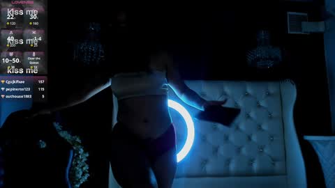 Snapshot of ariana_pierce chatting on January 11, 6:35 am Ariana online show from January 11, 6:35 am