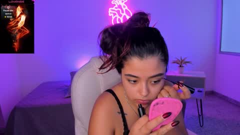 Snapshot of ariana_pierce chatting on November 13, 12:26 pm Ariana online show from November 13, 12:26 pm