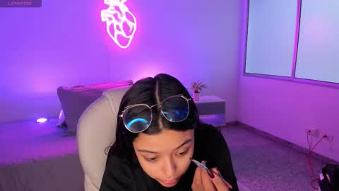 Snapshot of ariana_pierce chatting on November 15, 12:23 pm Ariana online show from November 15, 12:23 pm