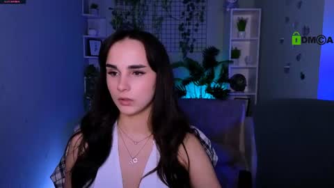 Snapshot of ariana_ross7 chatting on June 17, 7:15 pm ariana_ross7 online show from June 17, 7:15 pm