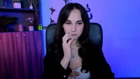 Snapshot of ariana_ross7 chatting on July 7, 7:18 pm ariana_ross7 online show from July 7, 7:18 pm