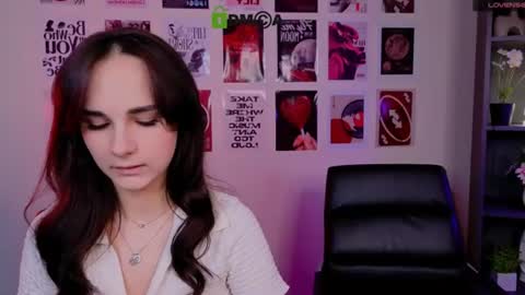 Snapshot of ariana_ross7 chatting on July 8, 7:18 pm ariana_ross7 online show from July 8, 7:18 pm