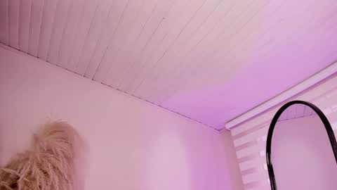 Ariana  online show from December 3, 4:17 pm