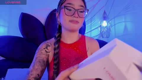 Snapshot of ariana_villada chatting on February 1, 3:30 am Ari online show from February 1, 3:30 am