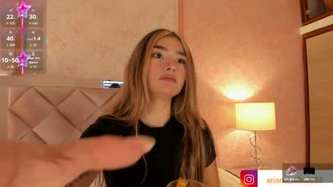 Snapshot of ariana_villada chatting on September 11, 4:12 am Ari online show from September 11, 4:12 am