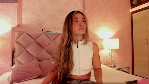 Snapshot of ariana_villada chatting on September 22, 3:08 am Ari online show from September 22, 3:08 am