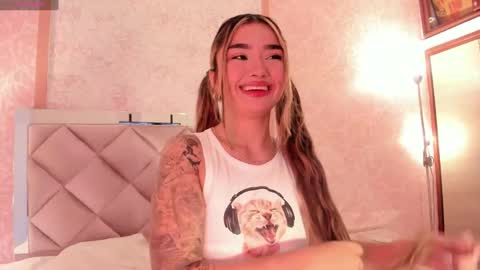 Snapshot of ariana_villada chatting on October 15, 3:39 am Ari online show from October 15, 3:39 am