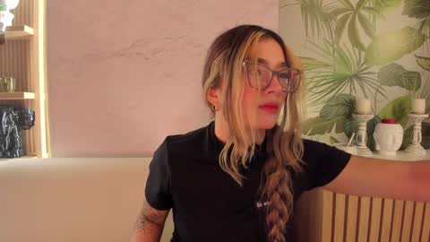 Snapshot of ariana_villada chatting on November 9, 3:05 am Ari online show from November 9, 3:05 am