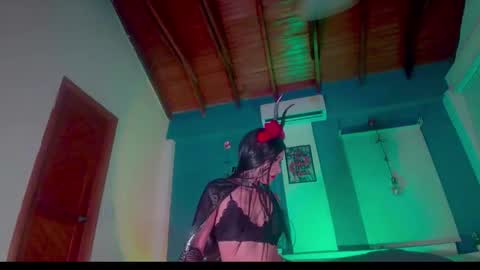 ariana_whitee online show from October 31, 4:57 am