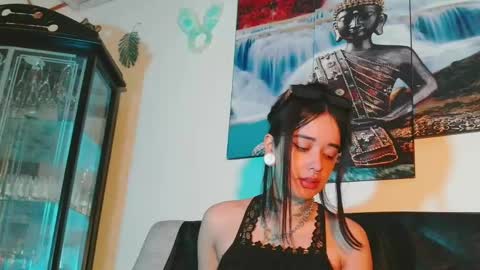 ariana_whitee online show from May 10, 9:03 am