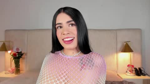 Snapshot of ariana_zc_ chatting on May 12, 8:06 pm Susan online show from May 12, 8:06 pm