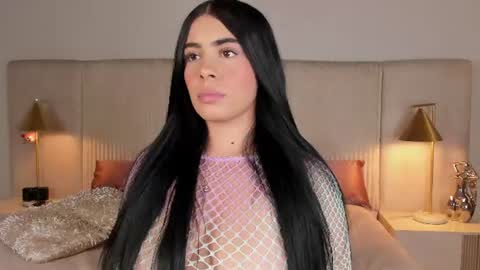 Snapshot of ariana_zc_ chatting on June 17, 9:38 pm Susan online show from June 17, 9:38 pm