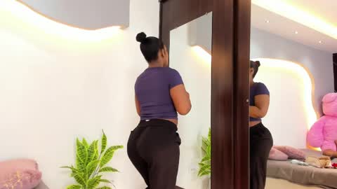 Snapshot of arianaablack chatting on May 7, 12:10 pm Ariana online show from May 7, 12:10 pm
