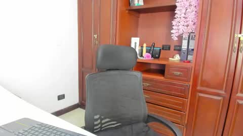 Snapshot of arianacontee chatting on September 27, 8:19 am Andrea online show from September 27, 8:19 am