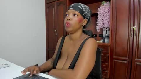 Snapshot of arianacontee chatting on October 7, 8:50 pm Andrea online show from October 7, 8:50 pm