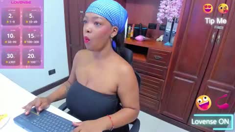 Snapshot of arianacontee chatting on November 17, 1:39 pm Andrea online show from November 17, 1:39 pm