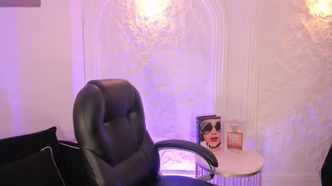 Ariana Dumont online show from November 12, 11:10 am