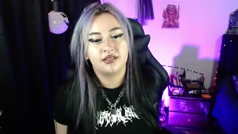 Snapshot of arianauwu666 chatting on July 8, 8:02 pm help me 100 hands up my OF is Free online show from July 8, 8:02 pm