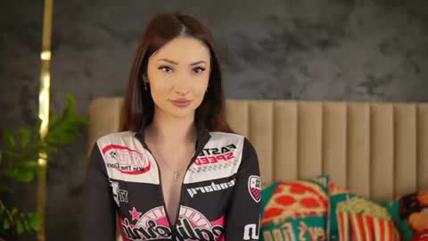 Snapshot of arianna_moonx chatting on July 10, 8:29 am arianna_moonx online show from July 10, 8:29 am