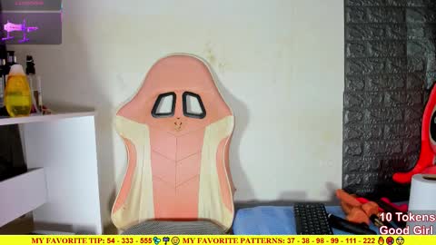 Snapshot of ariannalewis1 chatting on November 23, 6:30 pm Arianna online show from November 23, 6:30 pm