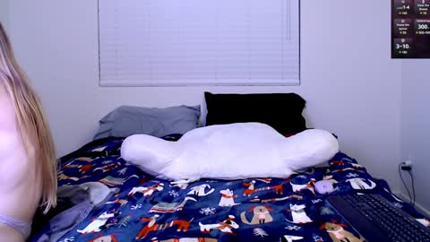 Snapshot of ariannapena chatting on December 7, 5:04 am Arianna Pea online show from December 7, 5:04 am