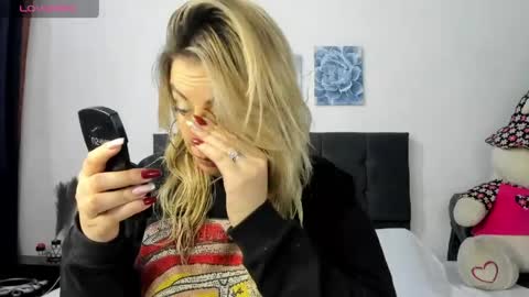 ariannawil online show from April 26, 10:40 pm