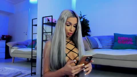 Snapshot of ariannaxo_ chatting on May 18, 6:08 am Arianna online show from May 18, 6:08 am