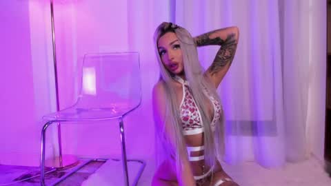 Snapshot of ariannaxo_ chatting on June 1, 5:20 am Arianna online show from June 1, 5:20 am