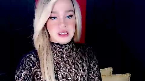 Snapshot of arianne_xoxo777 chatting on December 12, 12:33 pm ARIANNE CUMS online show from December 12, 12:33 pm
