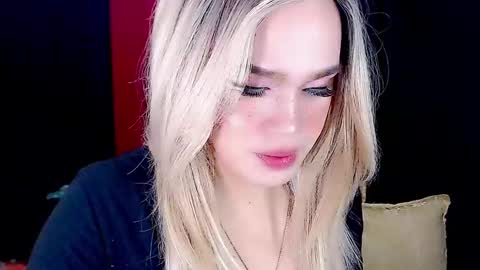 Snapshot of arianne_xoxo777 chatting on December 17, 11:17 am ARIANNE CUMS online show from December 17, 11:17 am