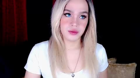 Snapshot of arianne_xoxo777 chatting on January 27, 1:37 am ARIANNE CUMS online show from January 27, 1:37 am
