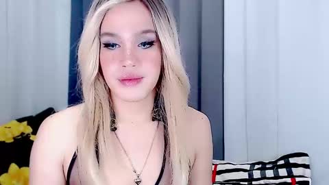 Snapshot of arianne_xoxo777 chatting on February 26, 6:15 am ARIANNE CUMS online show from February 26, 6:15 am