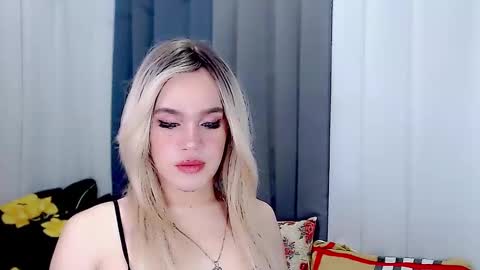 Snapshot of arianne_xoxo777 chatting on February 28, 7:15 am ARIANNE CUMS online show from February 28, 7:15 am