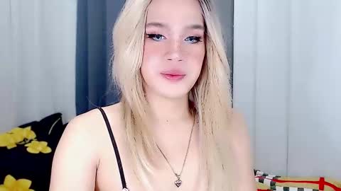 Snapshot of arianne_xoxo777 chatting on March 1, 8:23 am ARIANNE CUMS online show from March 1, 8:23 am