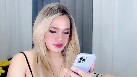 Snapshot of arianne_xoxo777 chatting on March 7, 12:12 pm ARIANNE CUMS online show from March 7, 12:12 pm