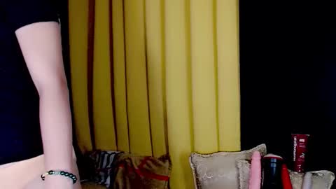 Snapshot of arianne_xoxo777 chatting on September 14, 9:58 pm ARIANNE CUMS online show from September 14, 9:58 pm