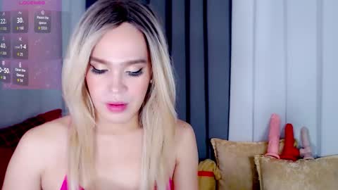 Snapshot of arianne_xoxo777 chatting on November 13, 12:42 am ARIANNE CUMS online show from November 13, 12:42 am