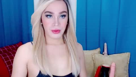 Snapshot of arianne_xoxo777 chatting on November 19, 4:45 am ARIANNE CUMS online show from November 19, 4:45 am