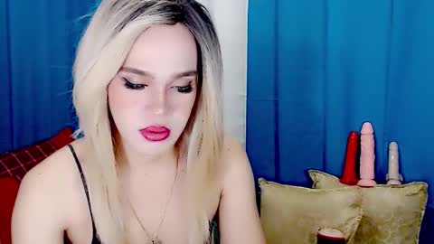 Snapshot of arianne_xoxo777 chatting on December 4, 9:29 am ARIANNE CUMS online show from December 4, 9:29 am