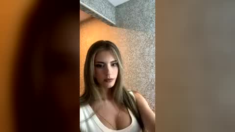 Snapshot of ariavey chatting on July 22, 12:24 am Aria online show from July 22, 12:24 am