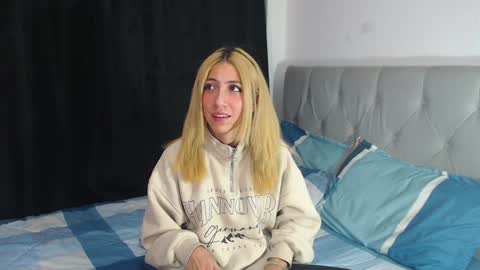 Snapshot of aribunnie chatting on January 27, 8:07 am Ari Bunnie online show from January 27, 8:07 am